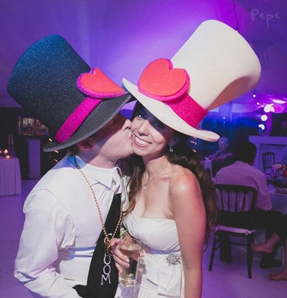 Bodas divertidas: Gorros de globoflexia para bodas vs gorros de espuma | Pasa la risa