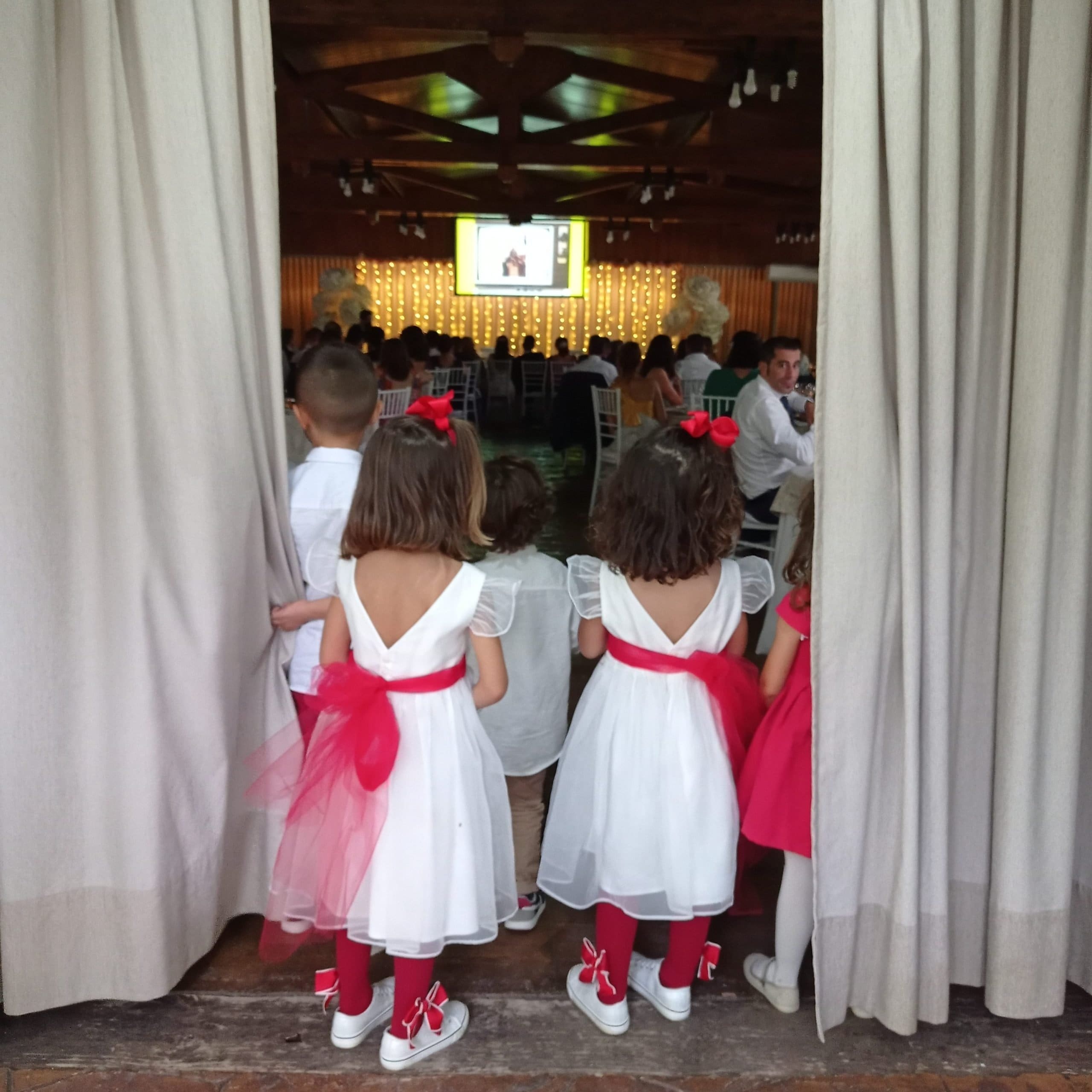 Fiestas y eventos, bodas, bautizos, comuniones y cumpleaños, actividades de teambuilding | Pasa al Risa