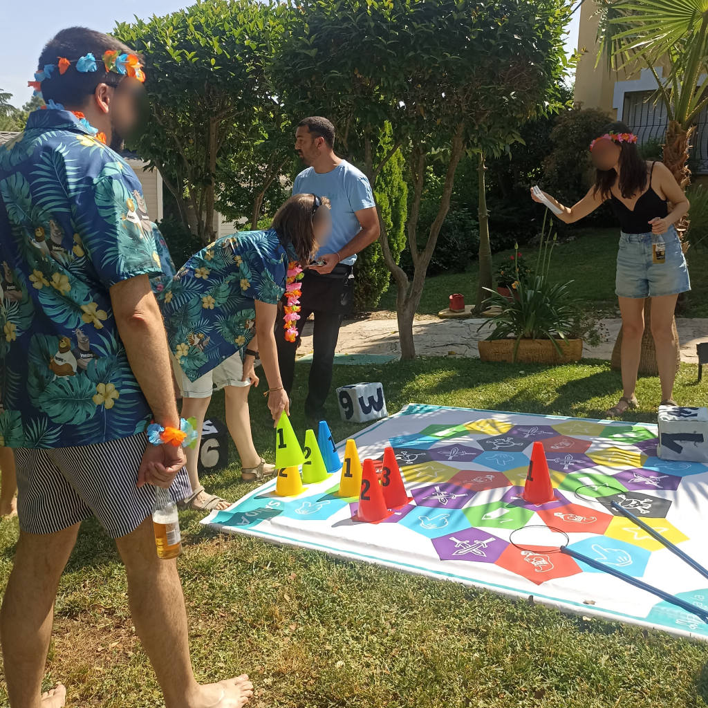 Party-games-juego-de-mesa-gigante-teambuilding-contraportada Party games un team building de juegos de mesa gigantes Pasa la risa