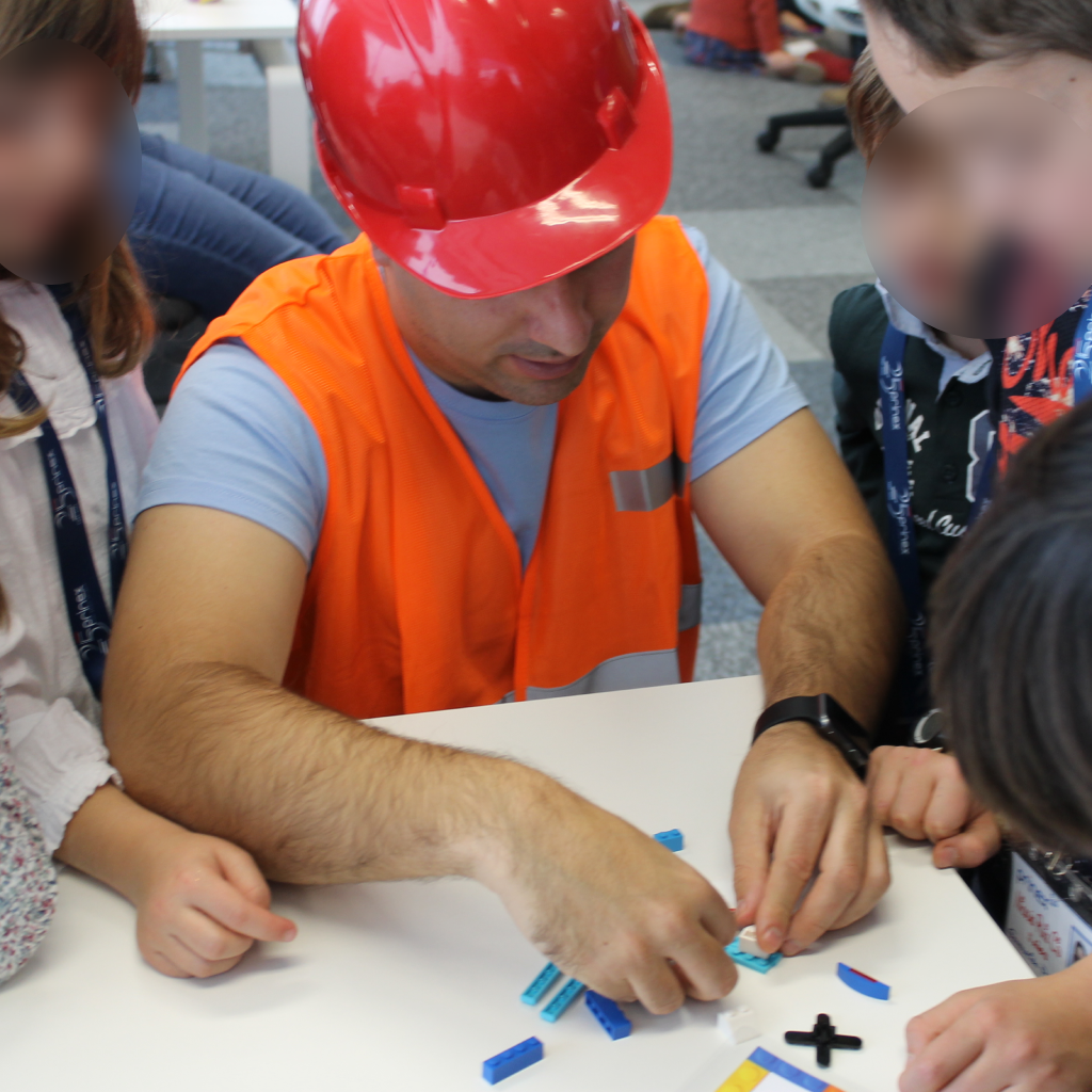 Lego builder team building construcción lego para empresas Pasa la risa